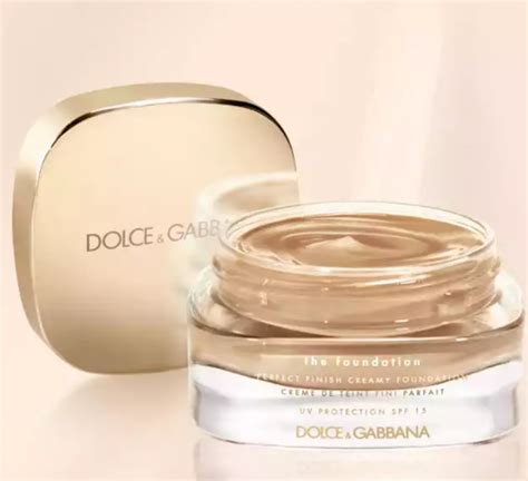 Маскирующая компактная тональная основа Dolce & Gabbana 